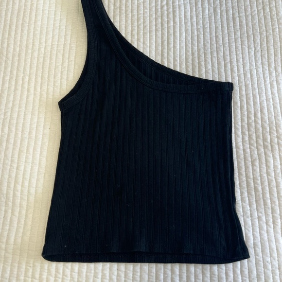 Black One-Shoulder Ribbed Top - Picture 2 of 3